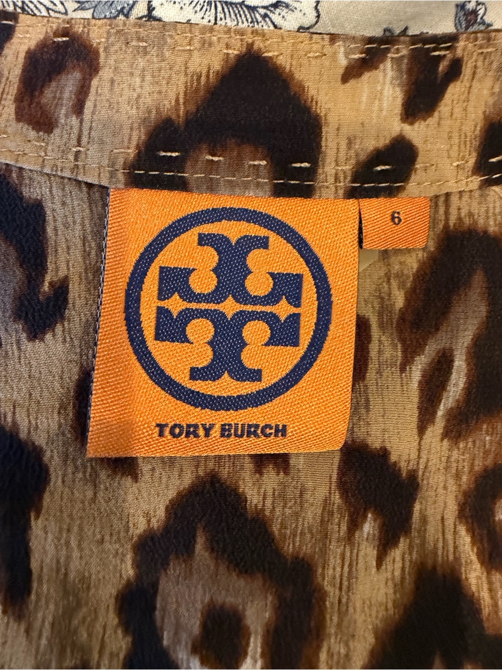 Tory Burch Leopard-Print V-Neck Button blouse - Picture 4 of 5